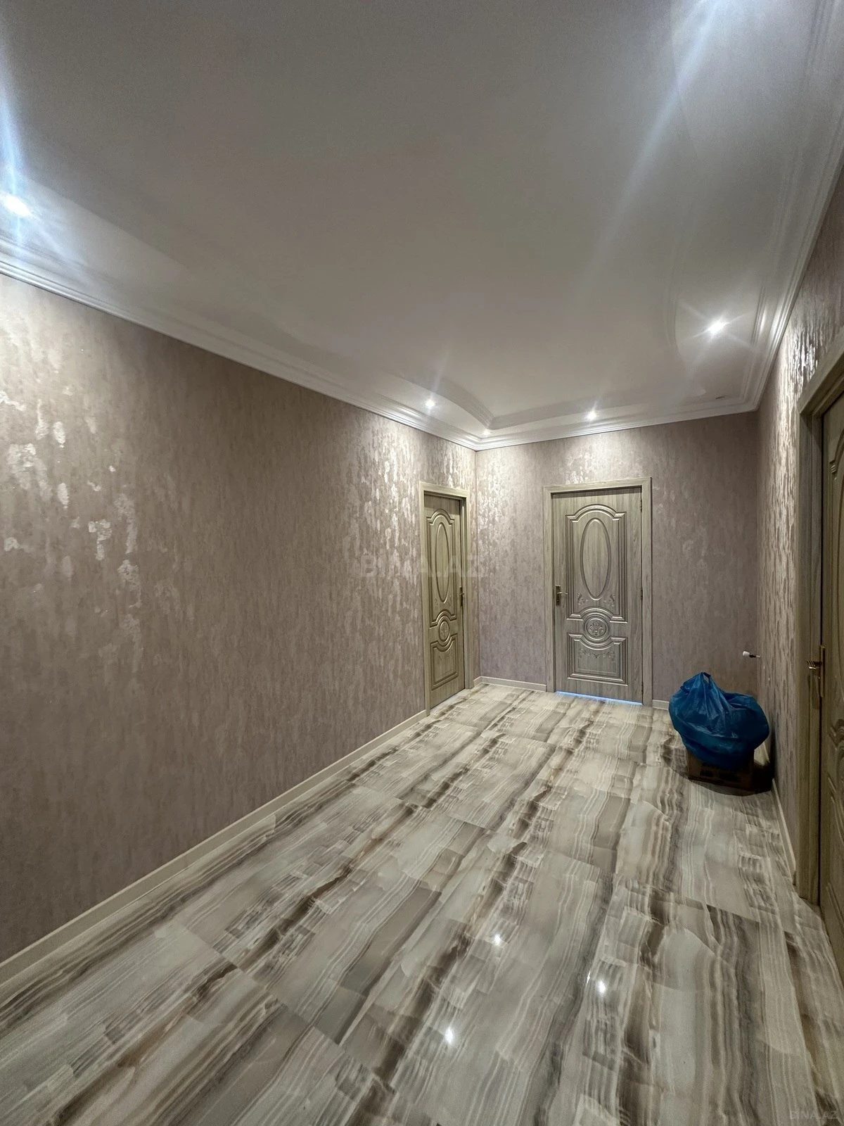 Satılır 8 otaqlı həyət evi 300 m²