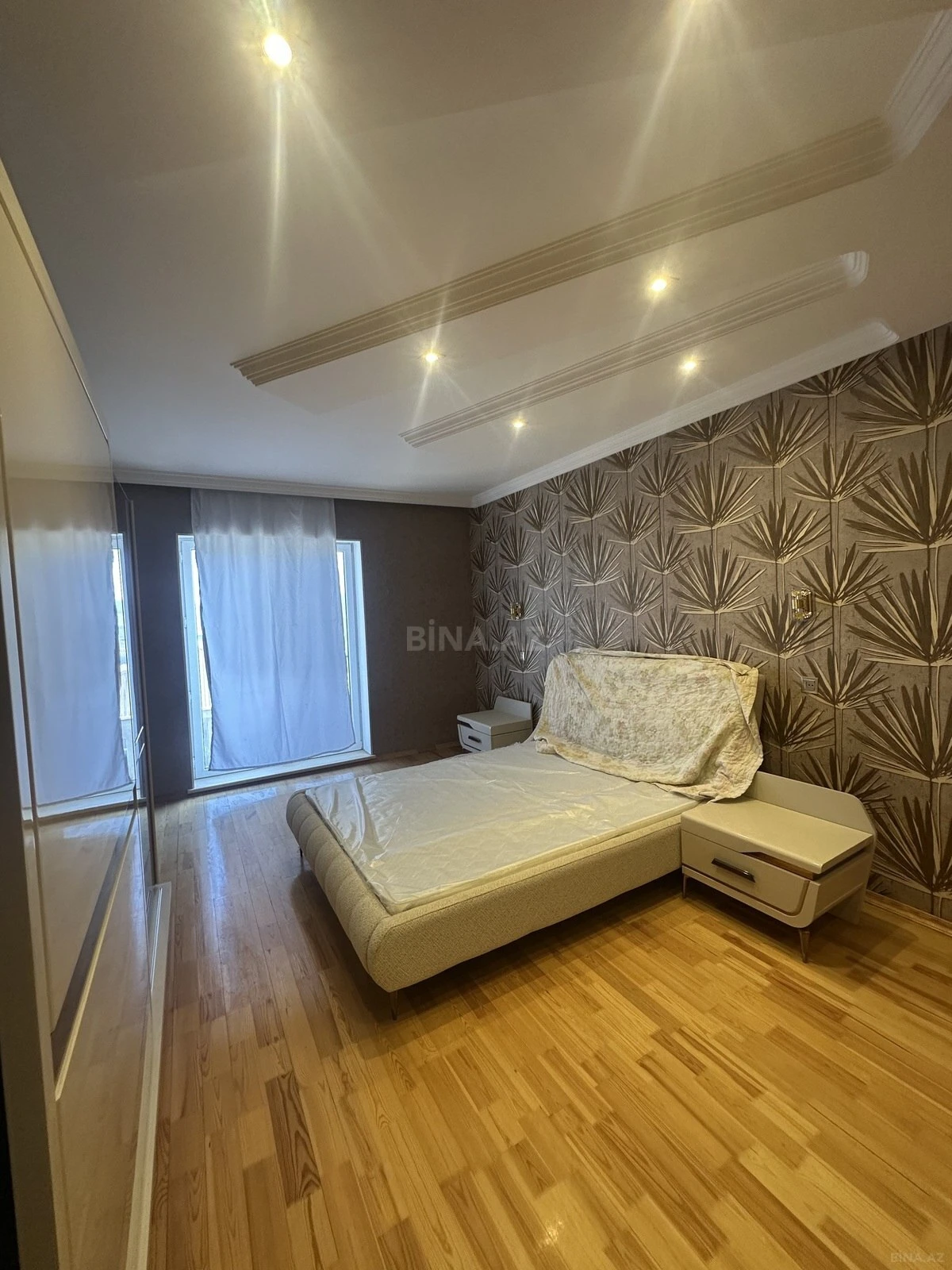 Satılır 8 otaqlı həyət evi 300 m²