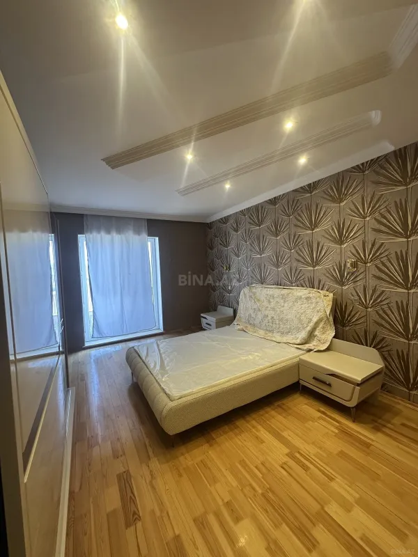 Satılır 8 otaqlı həyət evi 300 m²