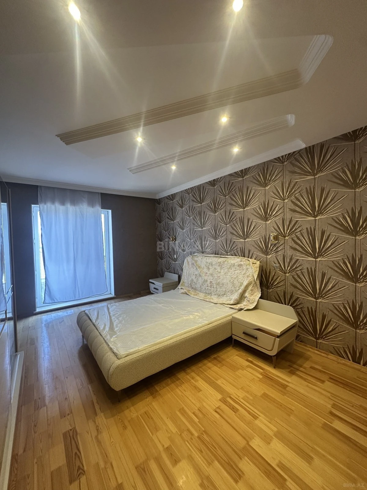 Satılır 8 otaqlı həyət evi 300 m²