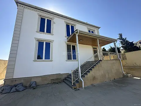 Satılır 8 otaqlı həyət evi 300 m²