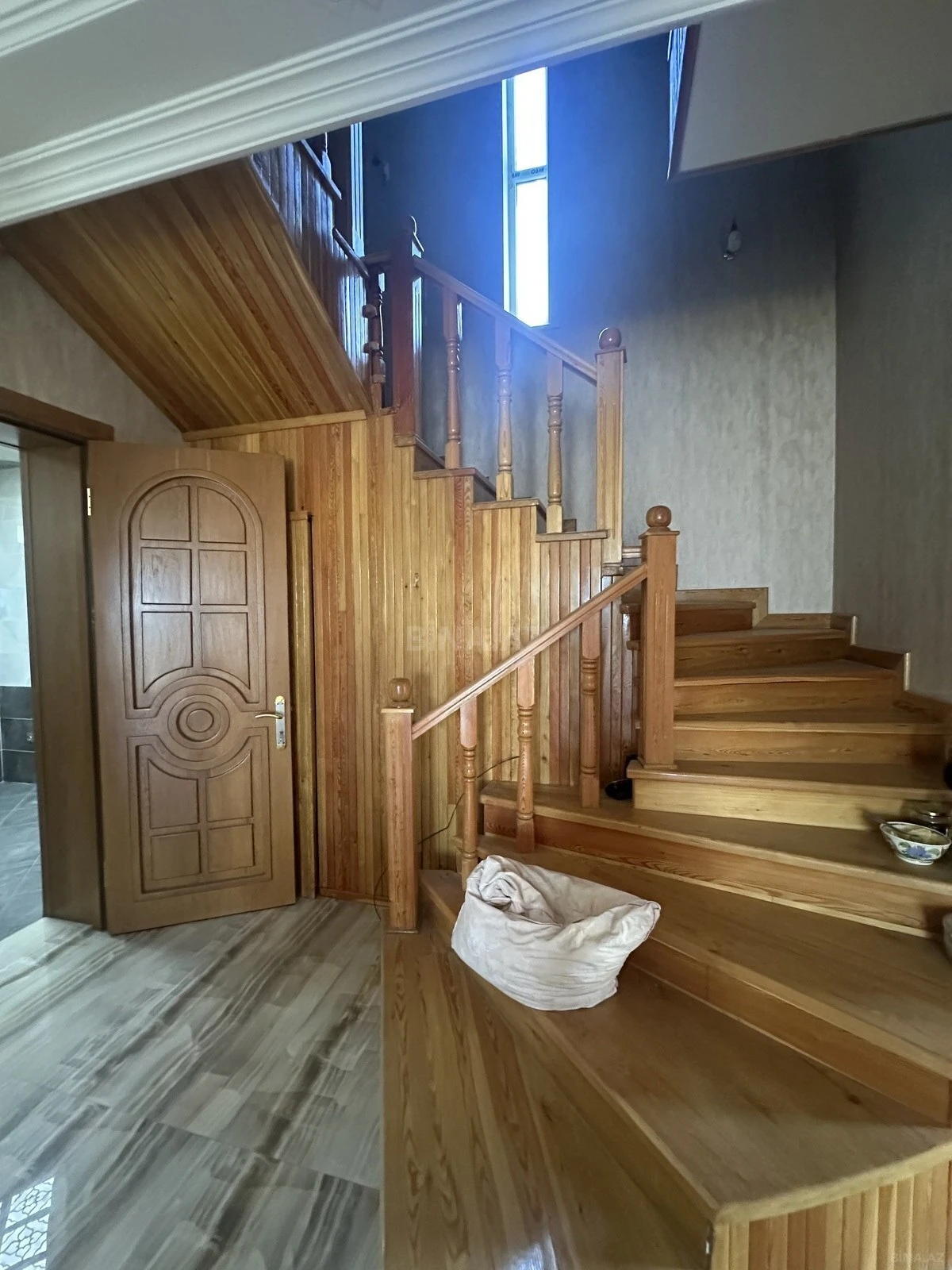 Satılır 8 otaqlı həyət evi 300 m²