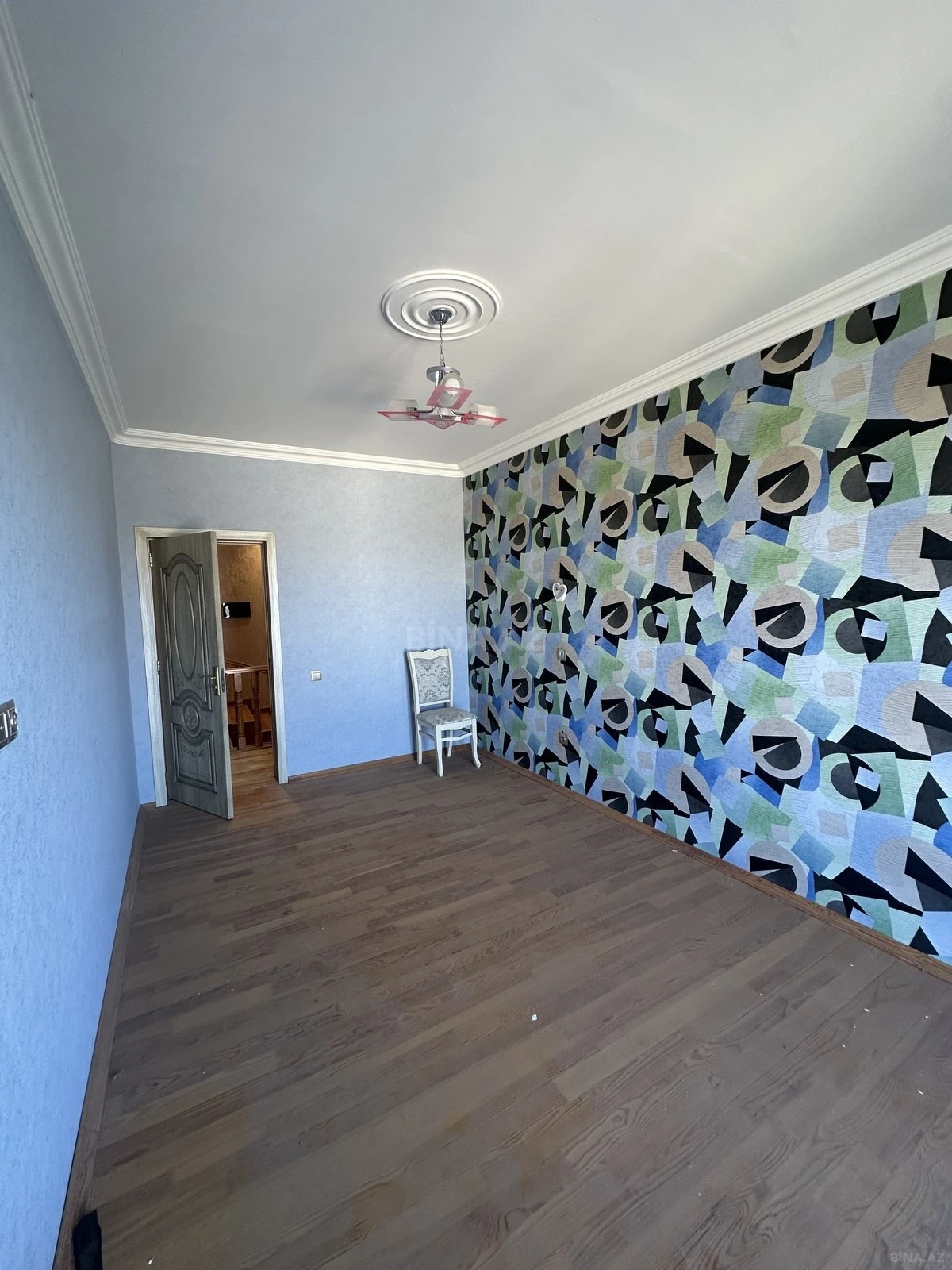 Satılır 8 otaqlı həyət evi 300 m²