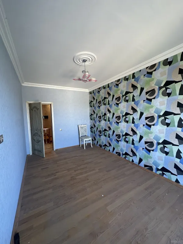 Satılır 8 otaqlı həyət evi 300 m²