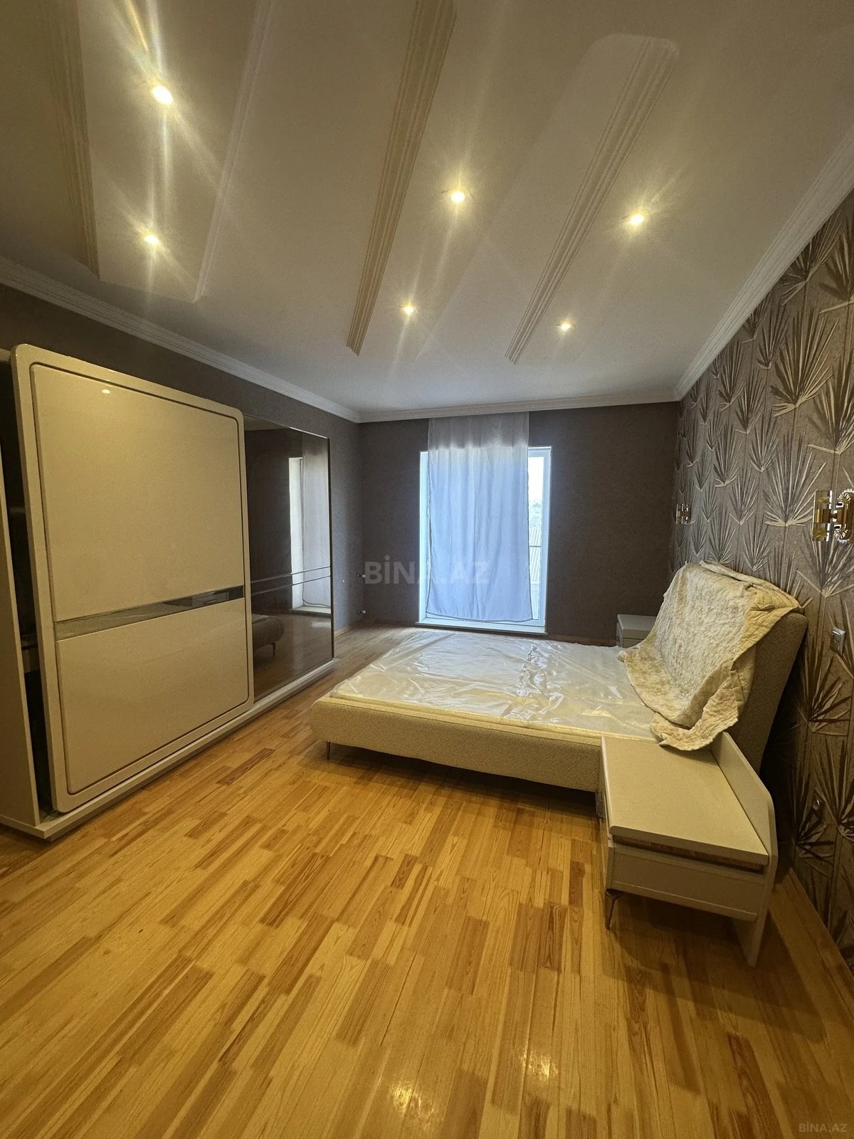 Satılır 8 otaqlı həyət evi 300 m²
