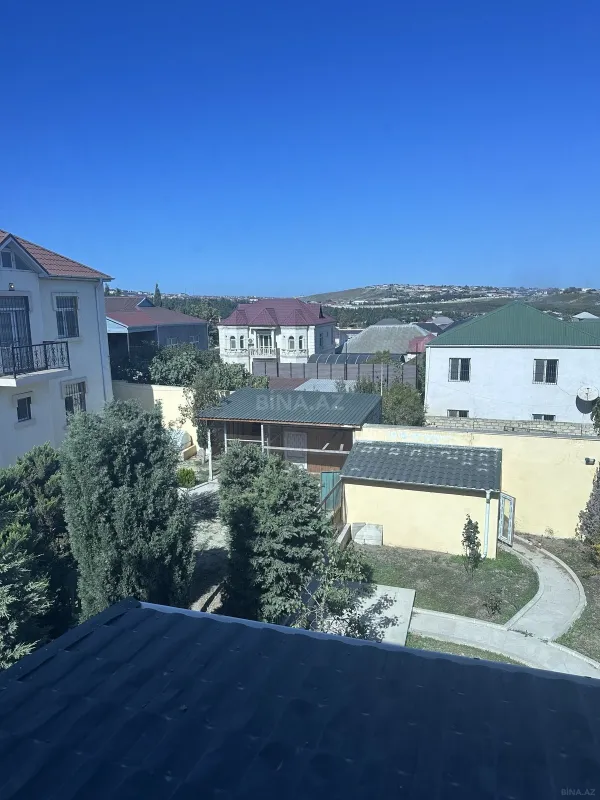 Satılır 8 otaqlı həyət evi 300 m²