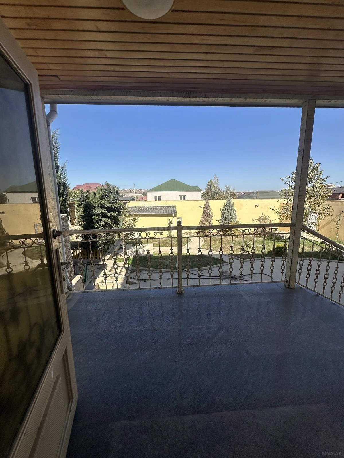 Satılır 8 otaqlı həyət evi 300 m²