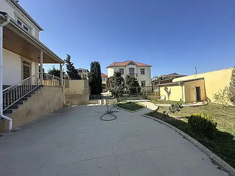 Satılır 8 otaqlı həyət evi 300 m²