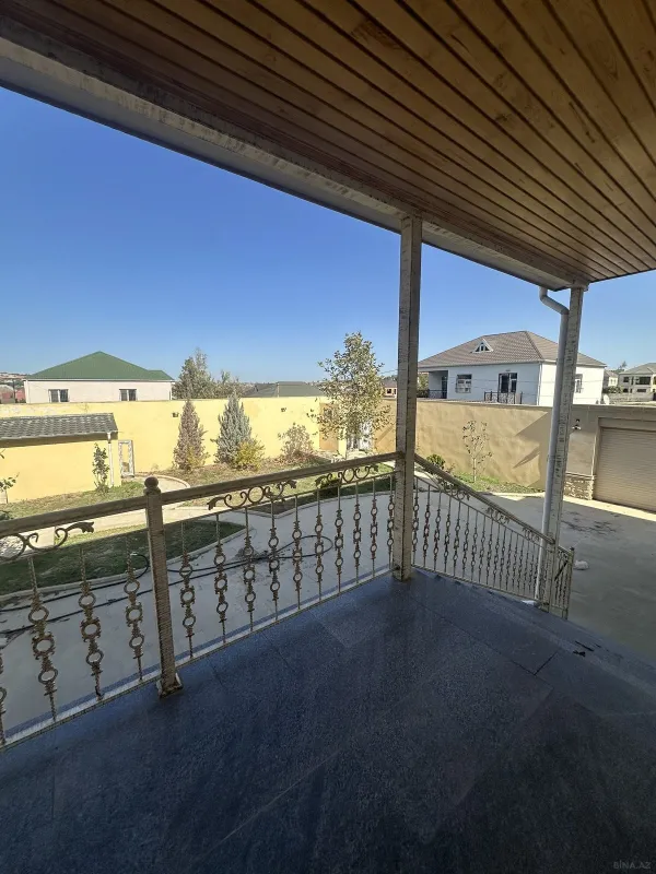 Satılır 8 otaqlı həyət evi 300 m²