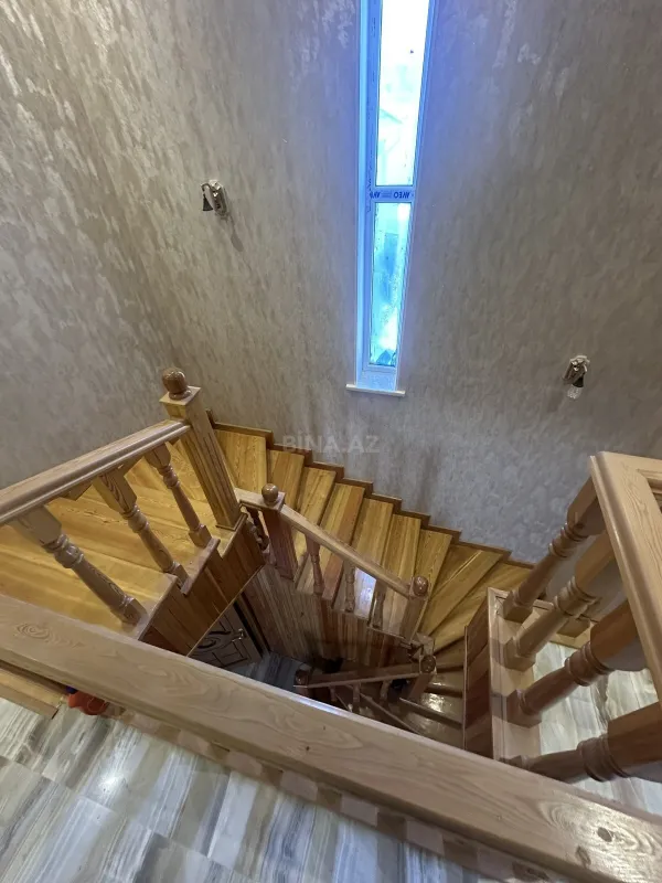 Satılır 8 otaqlı həyət evi 300 m²