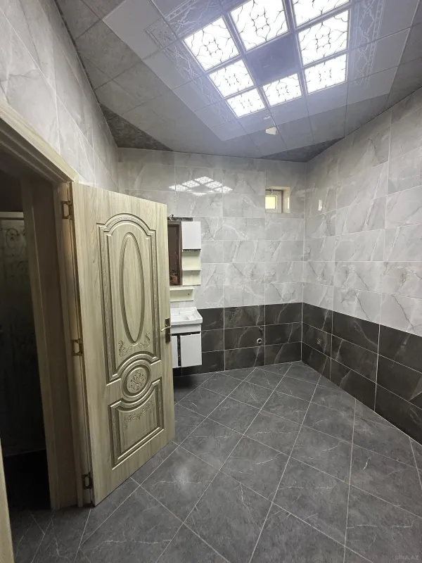 Satılır 8 otaqlı həyət evi 300 m²