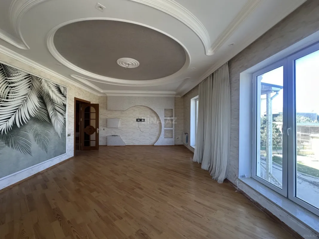 Satılır 8 otaqlı həyət evi 300 m²