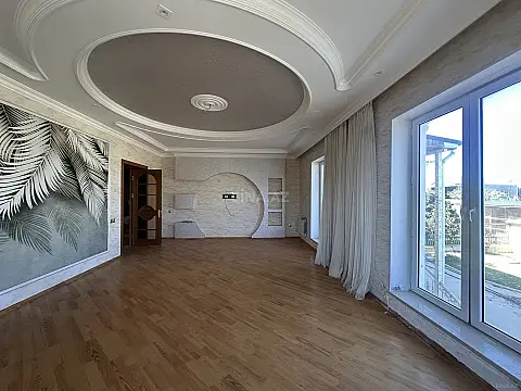 Satılır 8 otaqlı həyət evi 300 m²