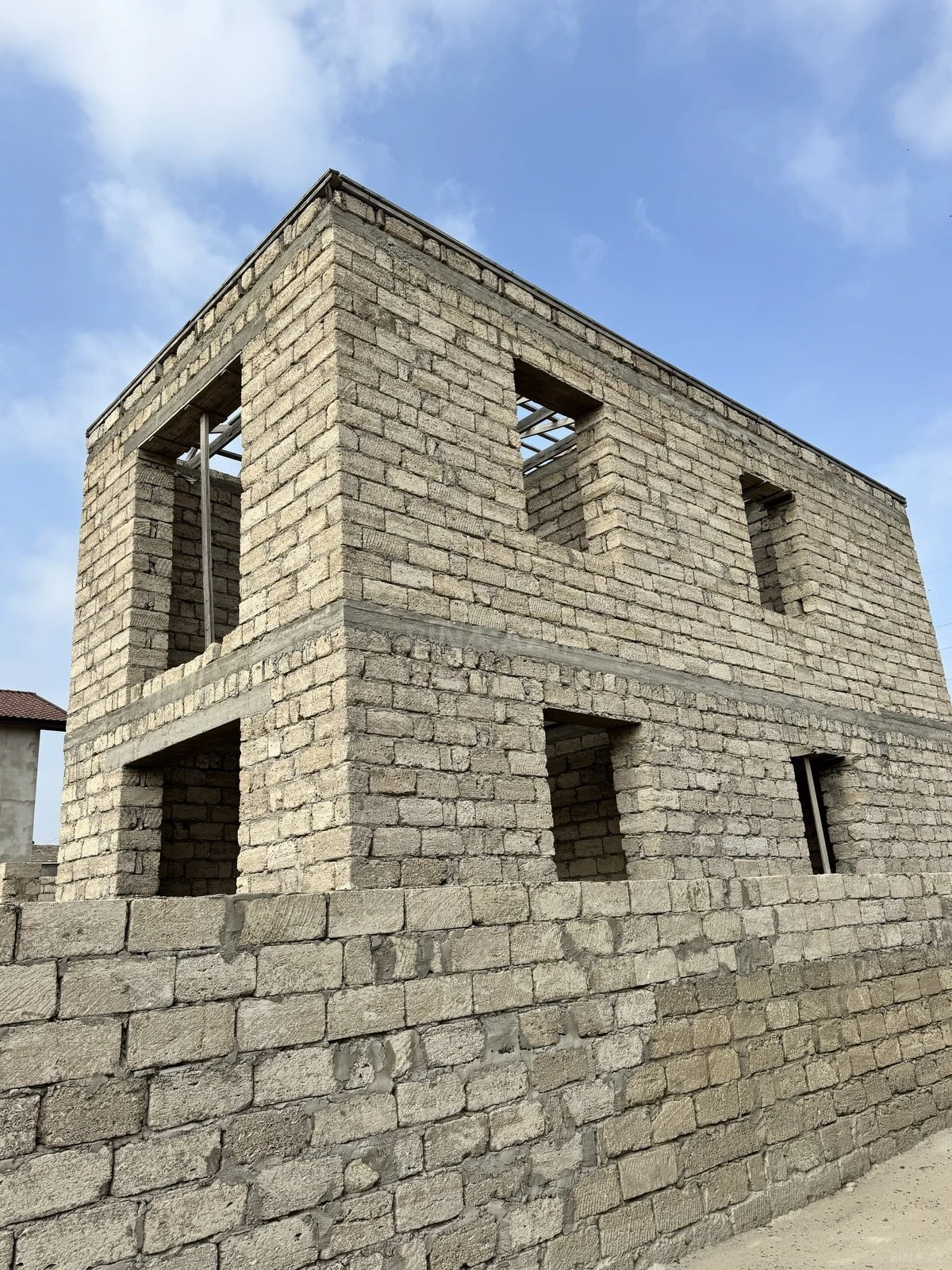 Satılır 5 otaqlı həyət evi 160 m²