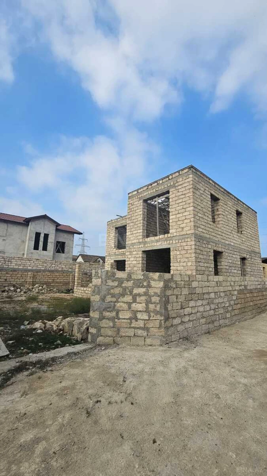 Satılır 5 otaqlı həyət evi 160 m²