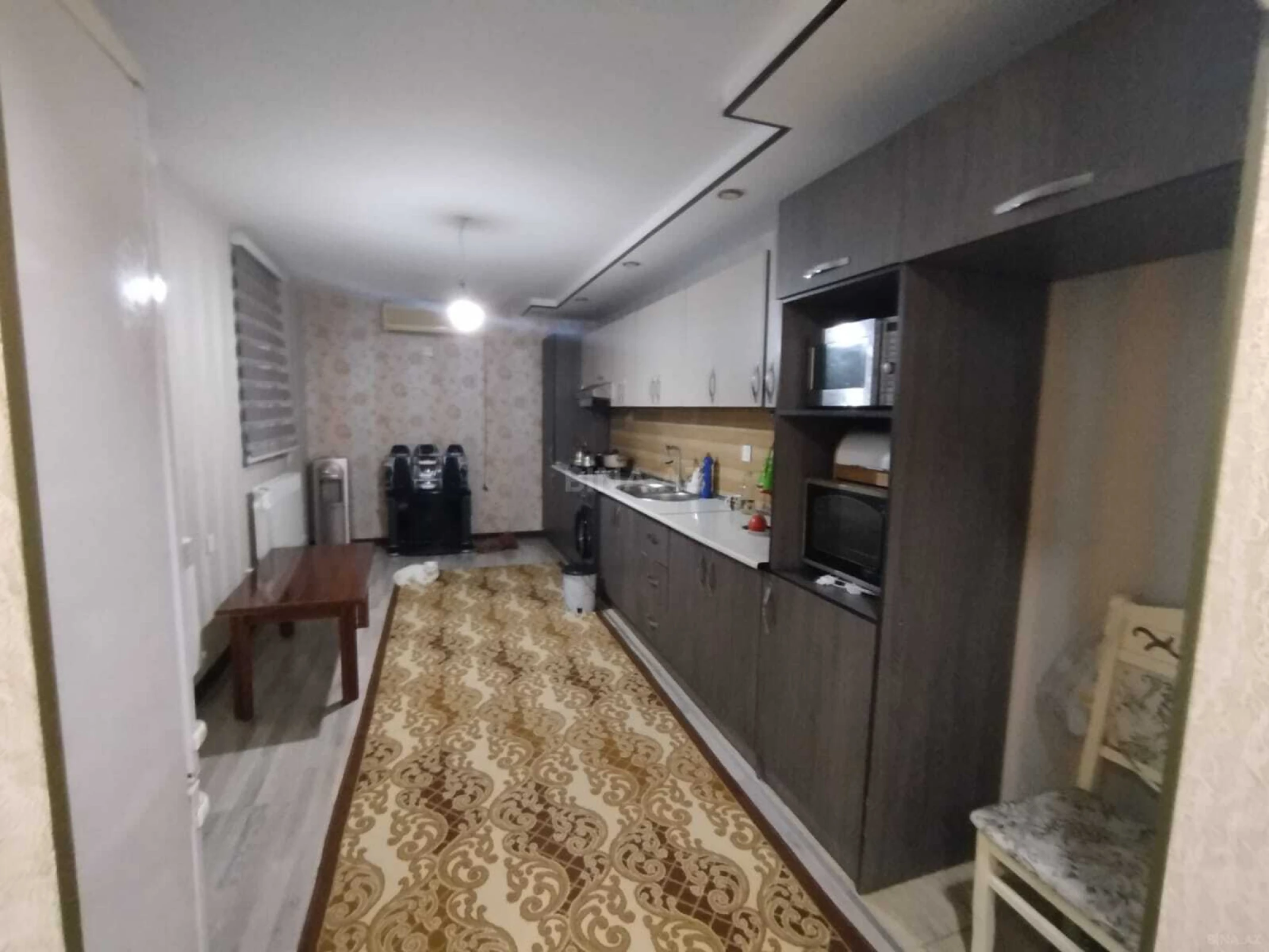 Satılır 5 otaqlı həyət evi 230 m²
