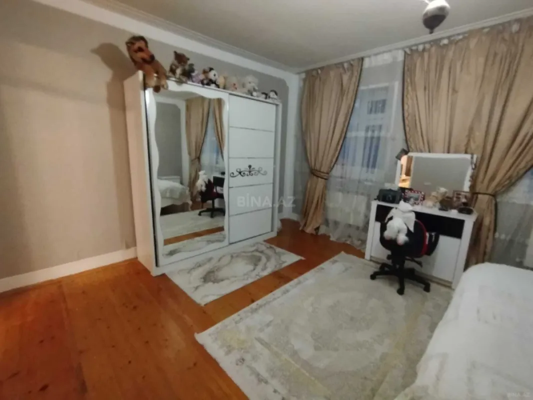 Satılır 5 otaqlı həyət evi 230 m²