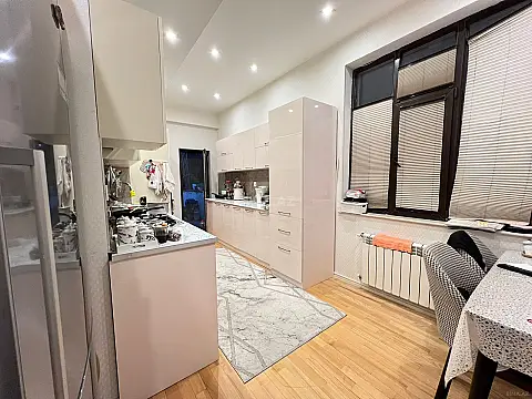 Satılır 3 otaqlı mənzil 116 m²