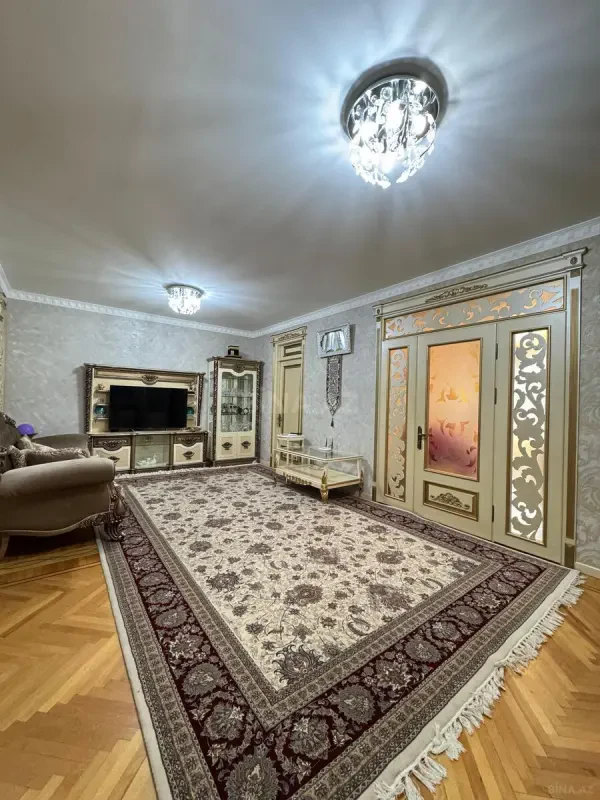 Kirayə verilir 4 otaqlı mənzil 120 m²