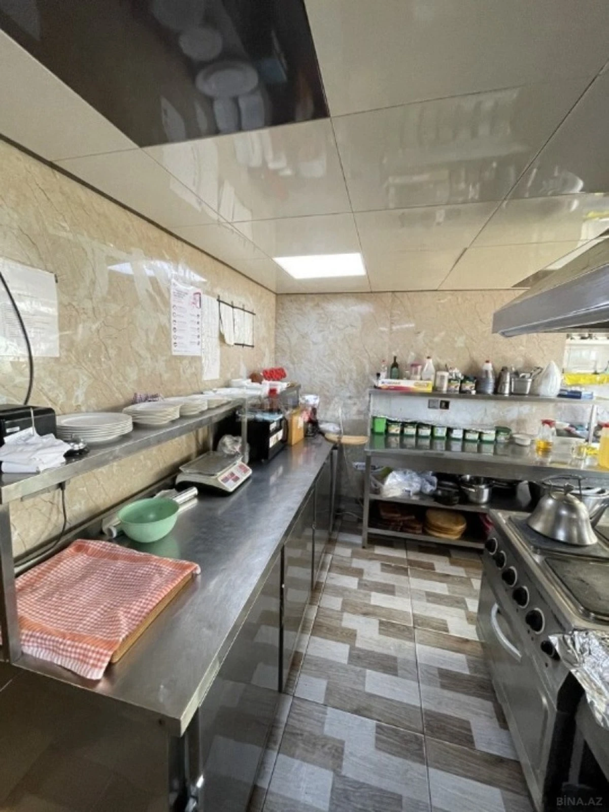 Satılır obyekt 163 m²