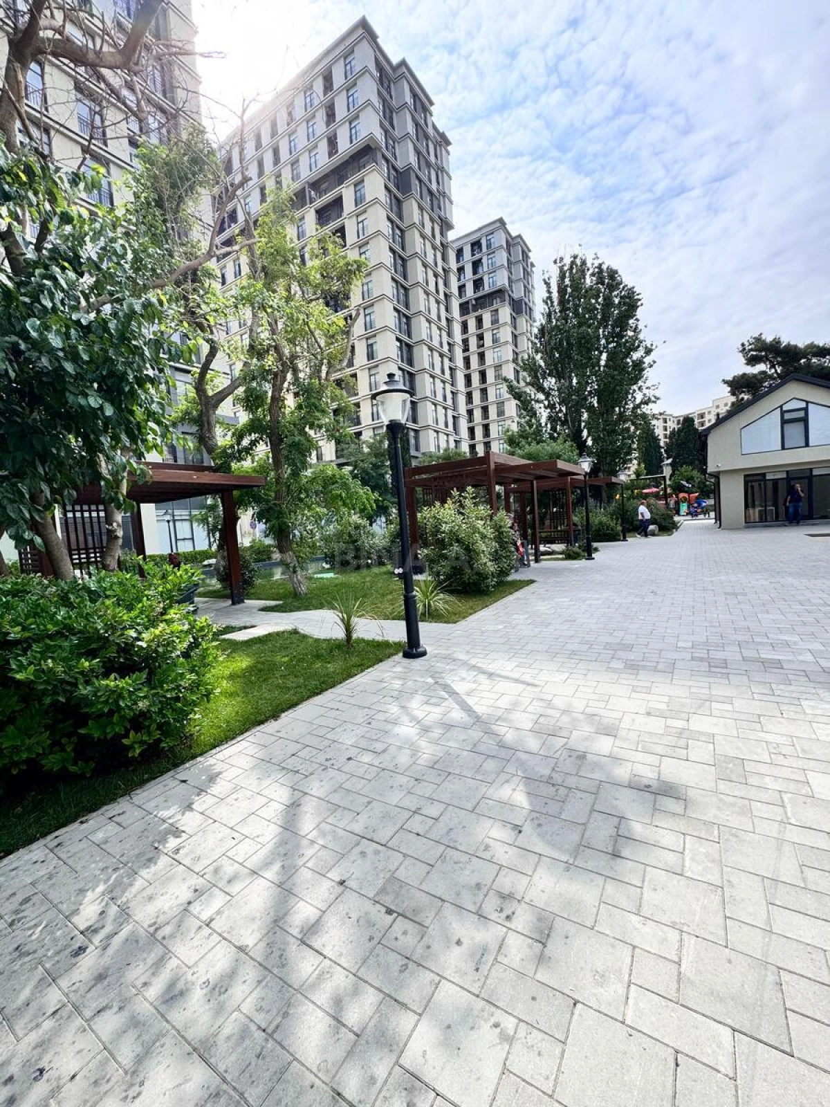 Satılır 3 otaqlı mənzil 114 m²