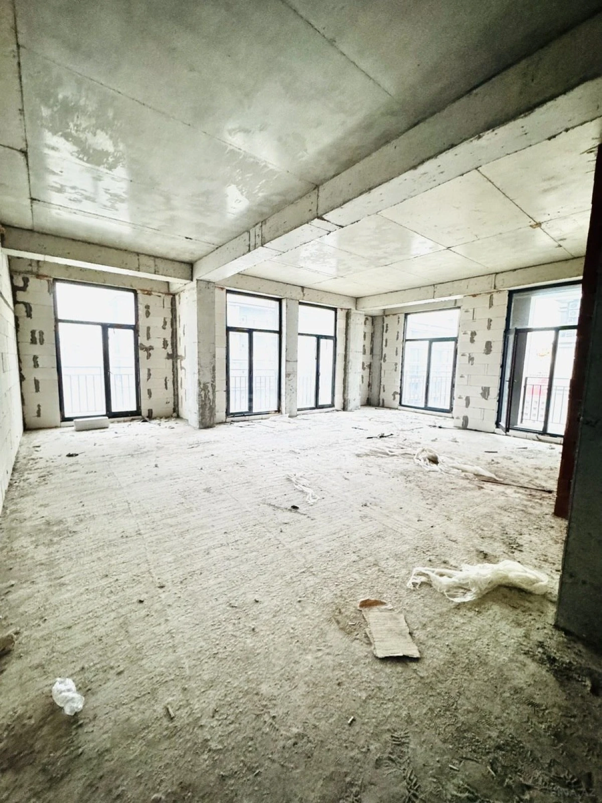 Satılır 3 otaqlı mənzil 114 m²