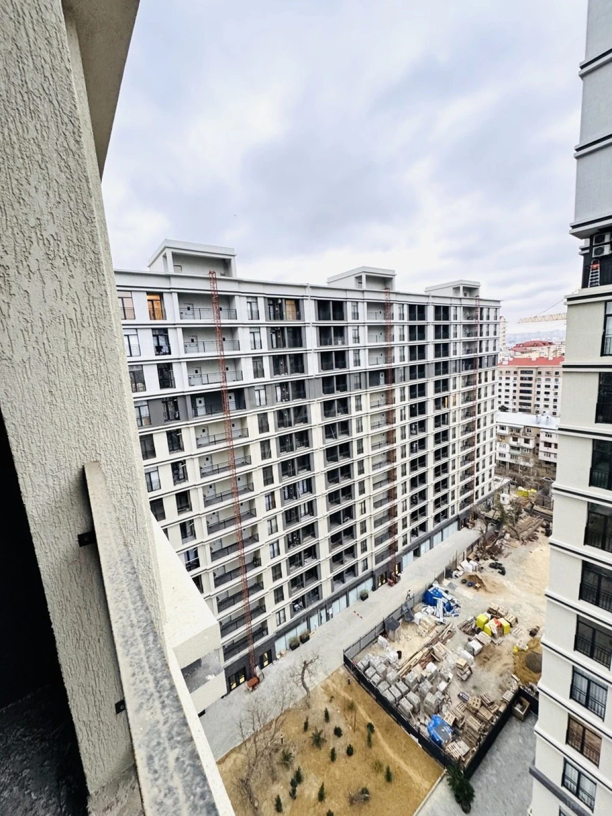 Satılır 3 otaqlı mənzil 114 m²