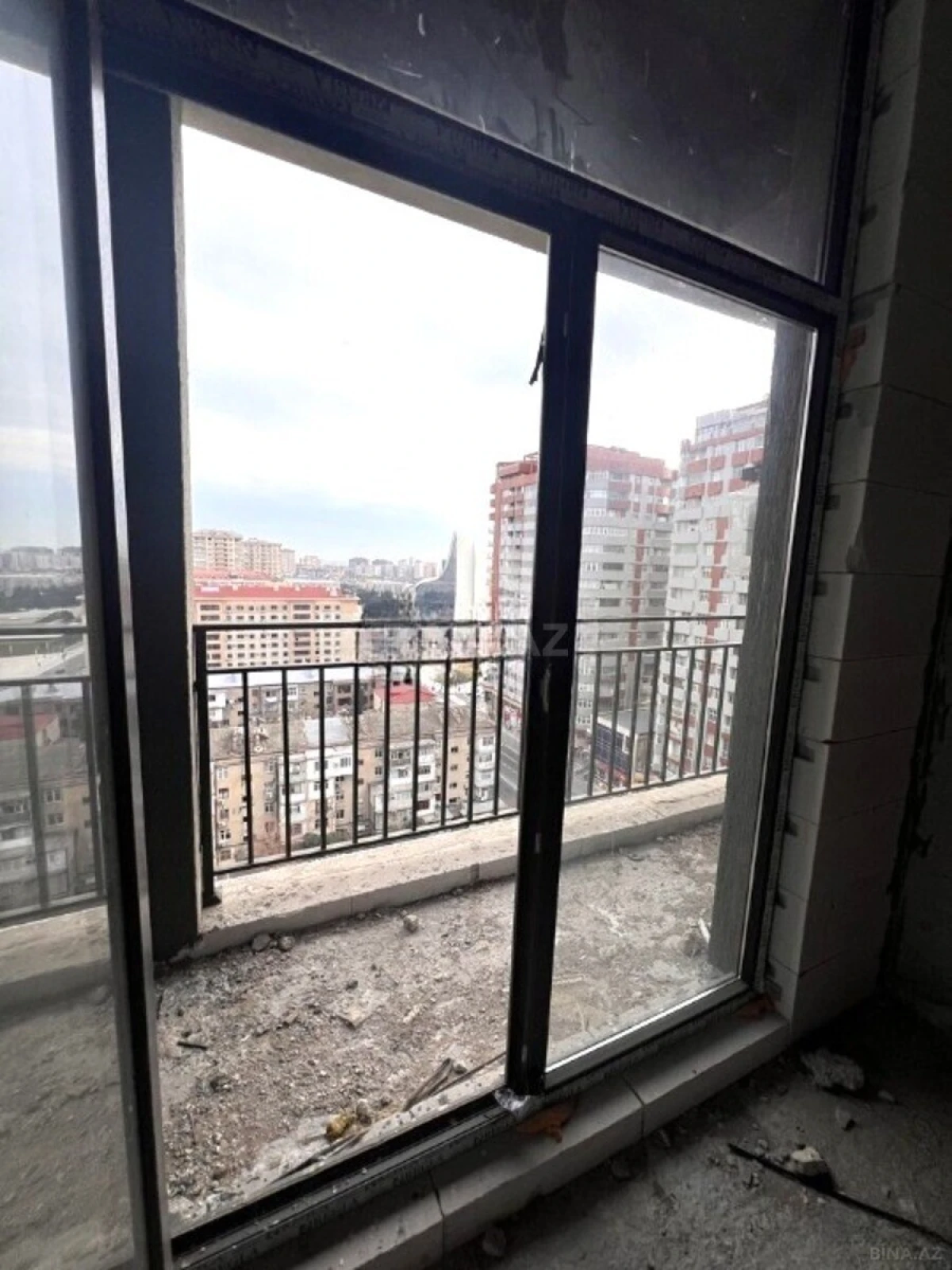 Satılır 3 otaqlı mənzil 114 m²