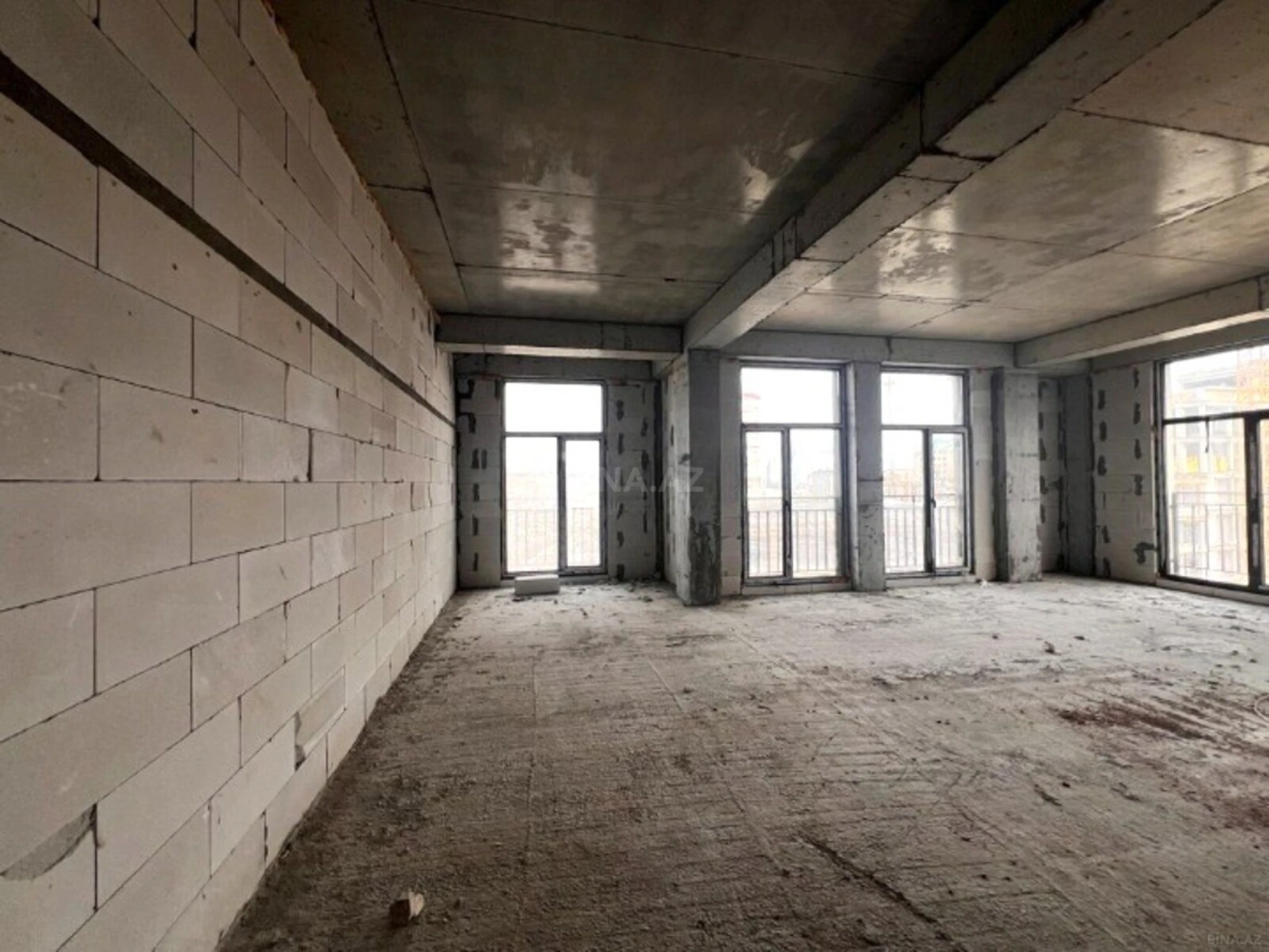 Satılır 3 otaqlı mənzil 114 m²