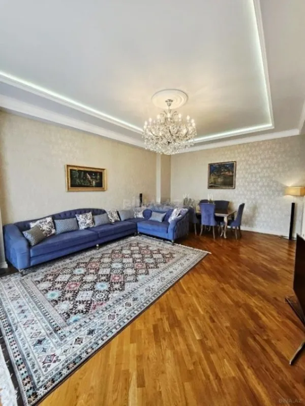 Satılır 4 otaqlı mənzil 160 m²