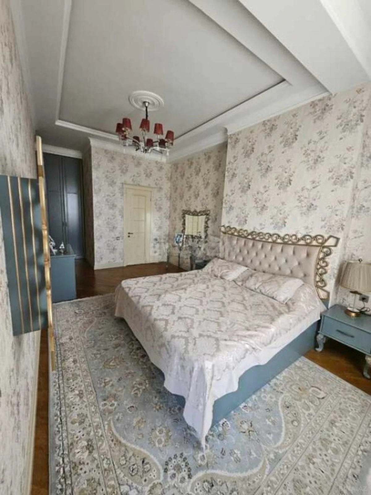 Satılır 4 otaqlı mənzil 160 m²