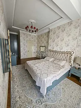Satılır 4 otaqlı mənzil 160 m²
