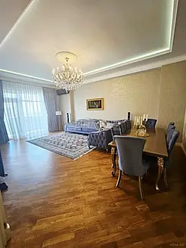 Satılır 4 otaqlı mənzil 160 m²
