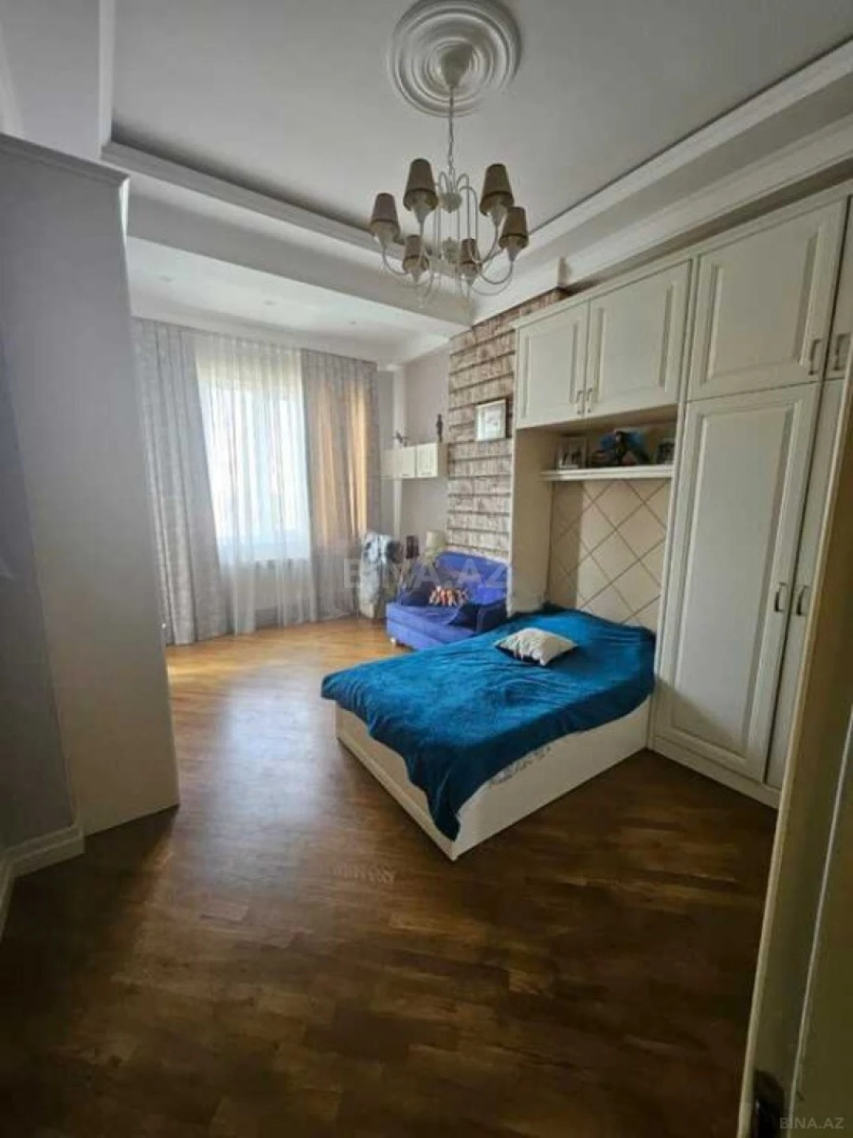 Satılır 4 otaqlı mənzil 160 m²