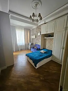 Satılır 4 otaqlı mənzil 160 m²