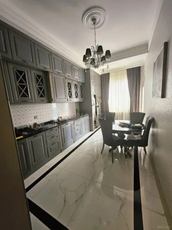 Satılır 4 otaqlı mənzil 160 m²
