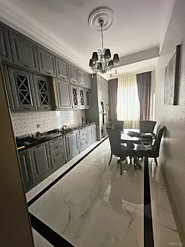 Satılır 4 otaqlı mənzil 160 m²