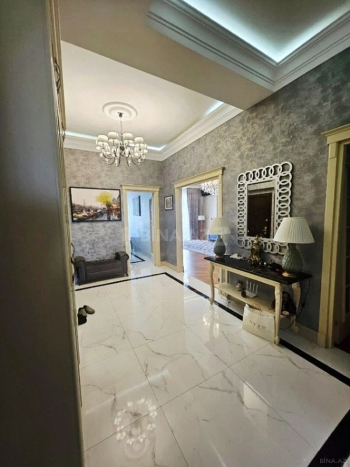 Satılır 4 otaqlı mənzil 160 m²