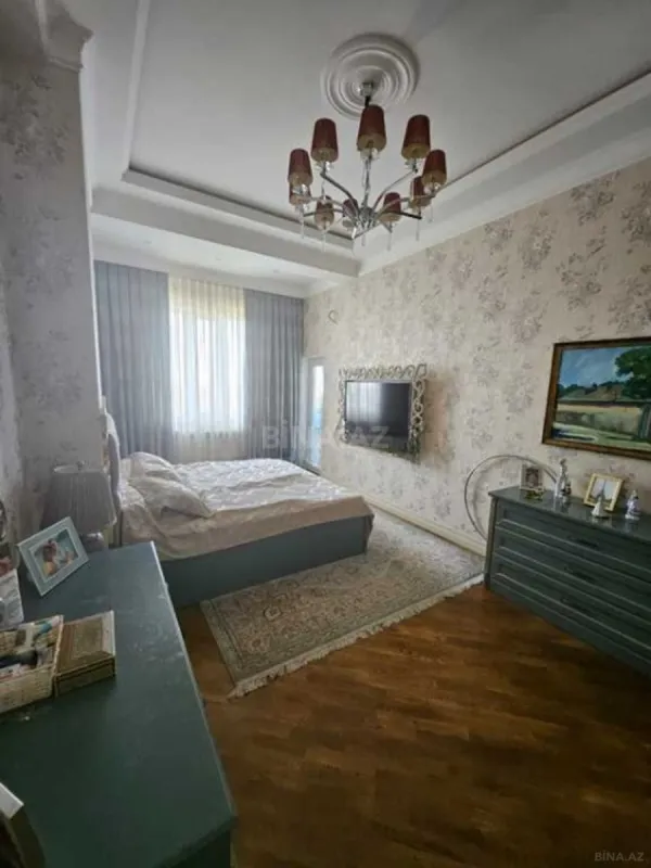 Satılır 4 otaqlı mənzil 160 m²