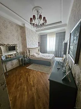 Satılır 4 otaqlı mənzil 160 m²