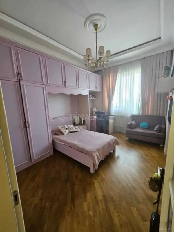 Satılır 4 otaqlı mənzil 160 m²