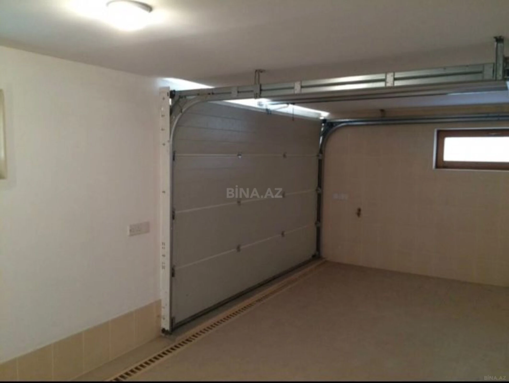 Satılır 7 otaqlı həyət evi 400 m²