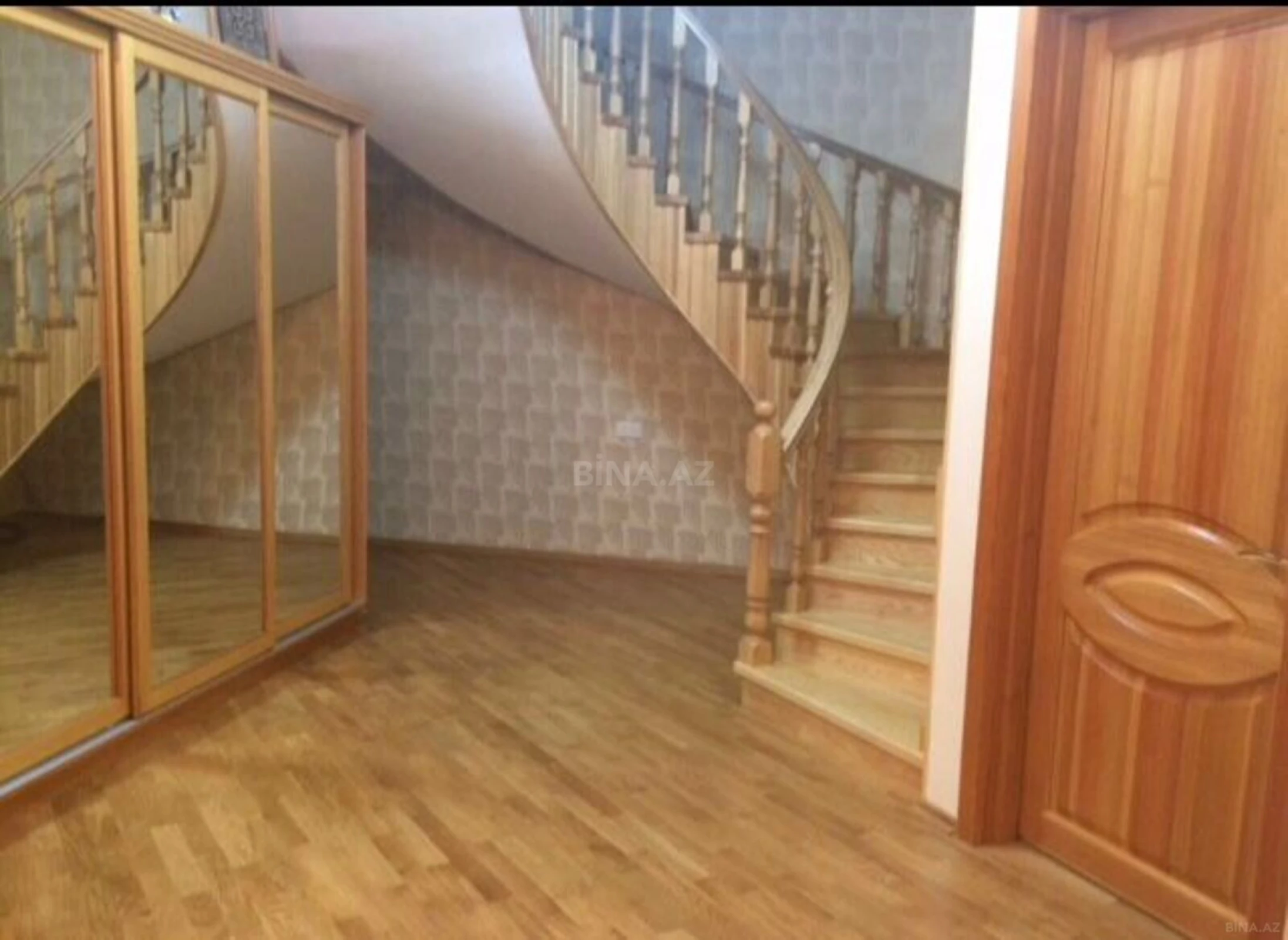 Satılır 7 otaqlı həyət evi 400 m²