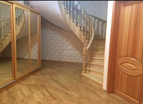 Satılır 7 otaqlı həyət evi 400 m²