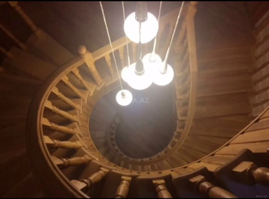 Satılır 7 otaqlı həyət evi 400 m²