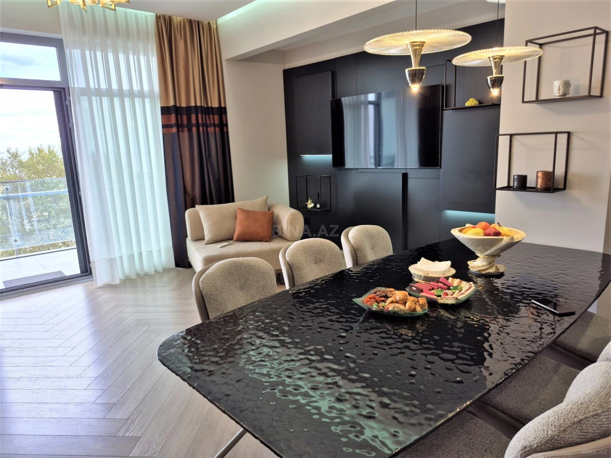 Kirayə verilir 2 otaqlı mənzil 120 m²