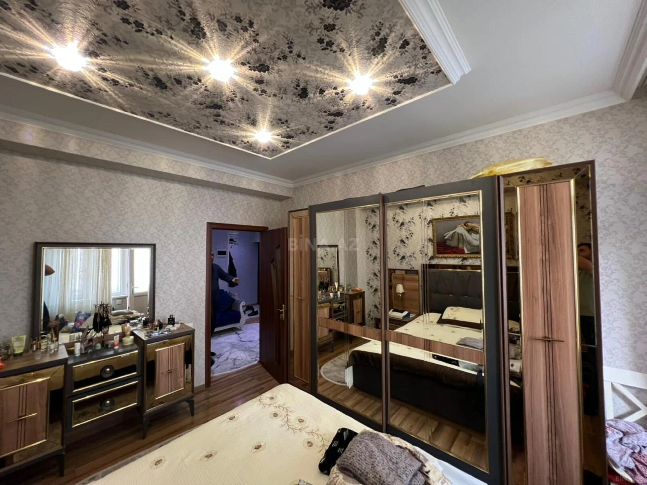 Satılır 2 otaqlı mənzil 77 m²