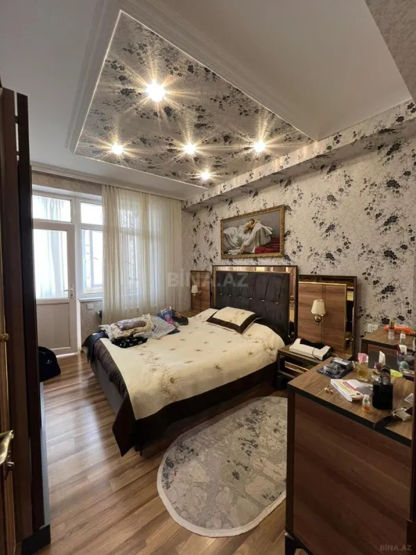 Satılır 2 otaqlı mənzil 77 m²