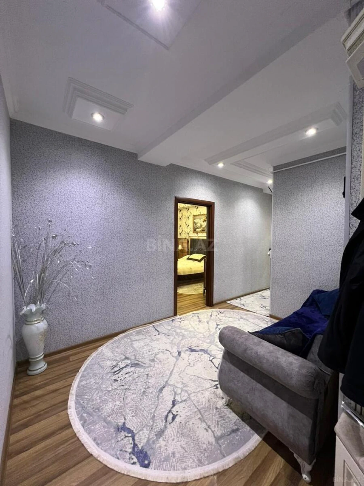 Satılır 2 otaqlı mənzil 77 m²