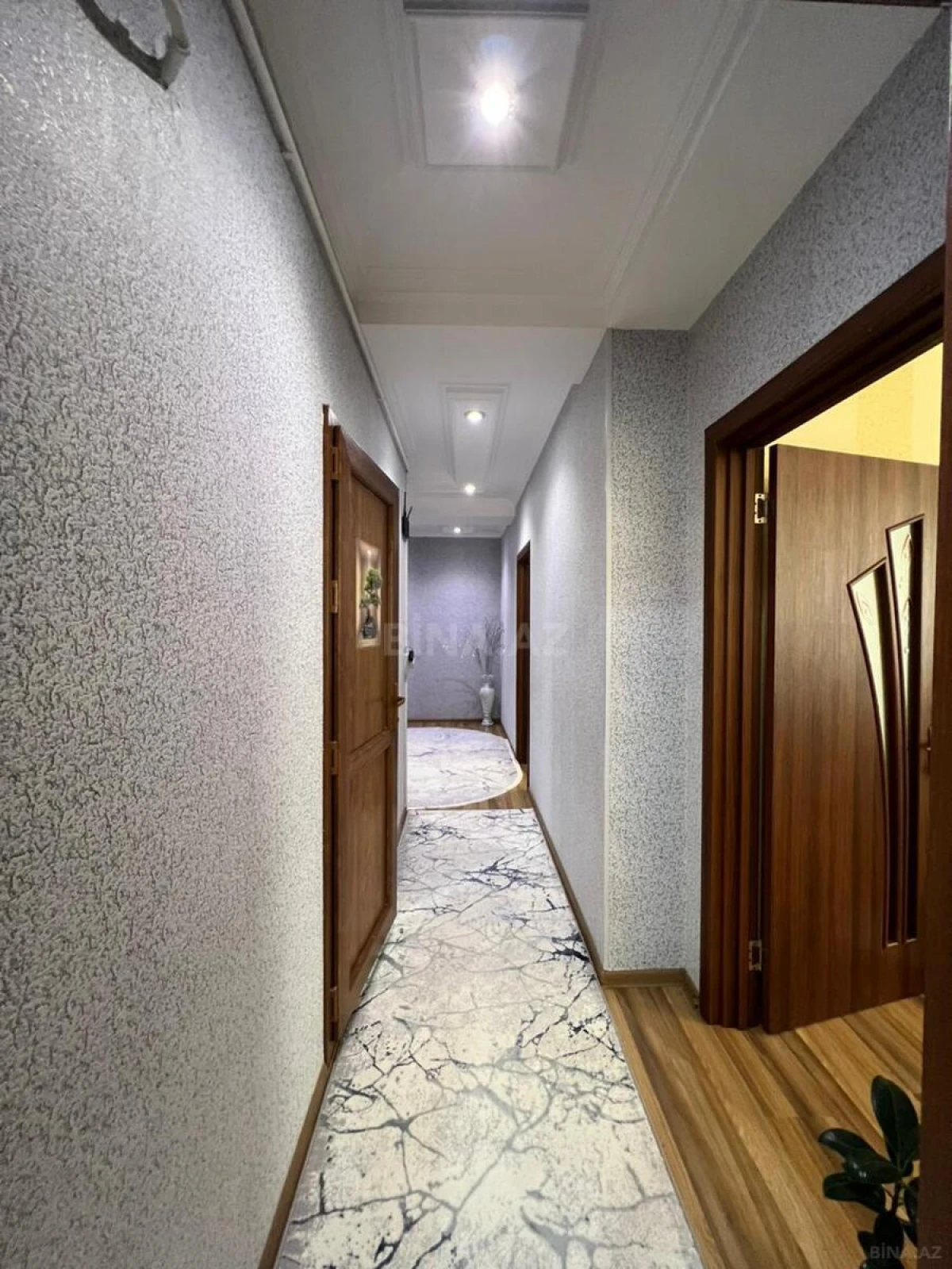 Satılır 2 otaqlı mənzil 77 m²